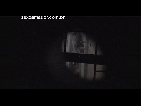 ❤️ Blondie filmohet fshehurazi nga një soditës i lagjes i fshehur pas tullave të zbrazëta ️ Video seksi në sq.analizatorkrovi.ru ❌️❤